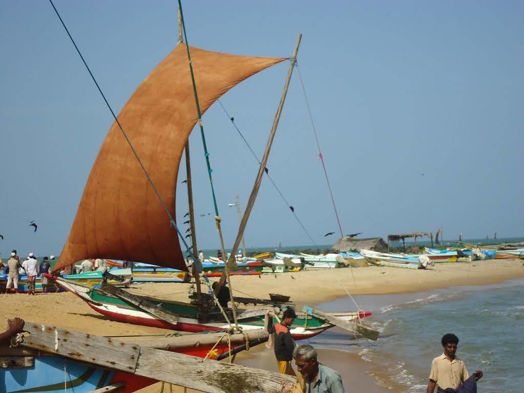 The Ocean Pearl Hotel Negombo Bagian luar foto